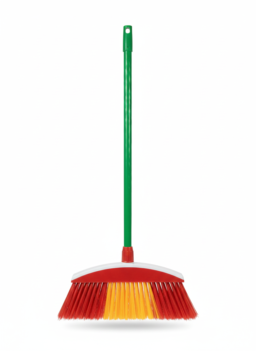 مكنسة بعصا خشبية